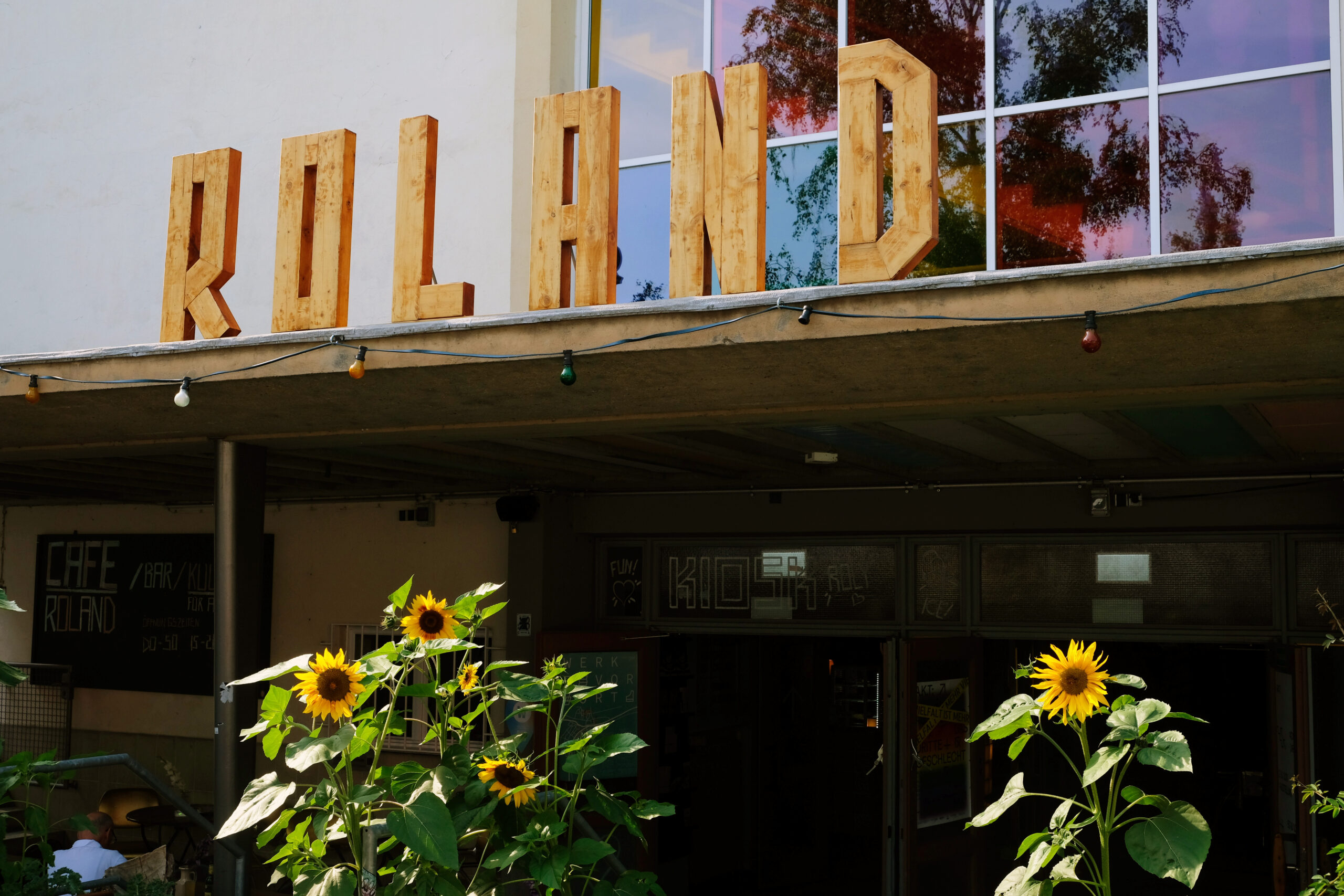 Eingang des Pforzheimer Kultur Café Roland