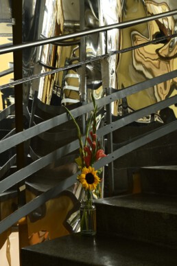 Blick auf die Treppe im Café Roland Pforzheim