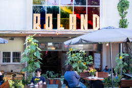 Blick auf die Sonnenterrasse des Café Roland Pforzheim